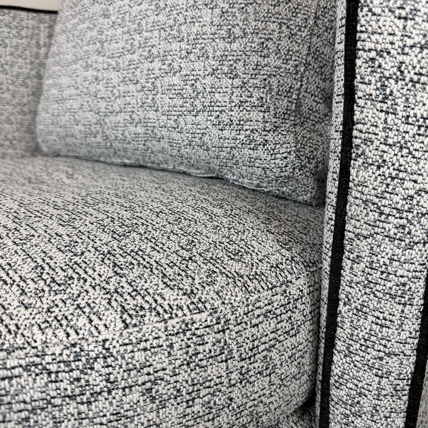 COMO LOUNGE CHAIR