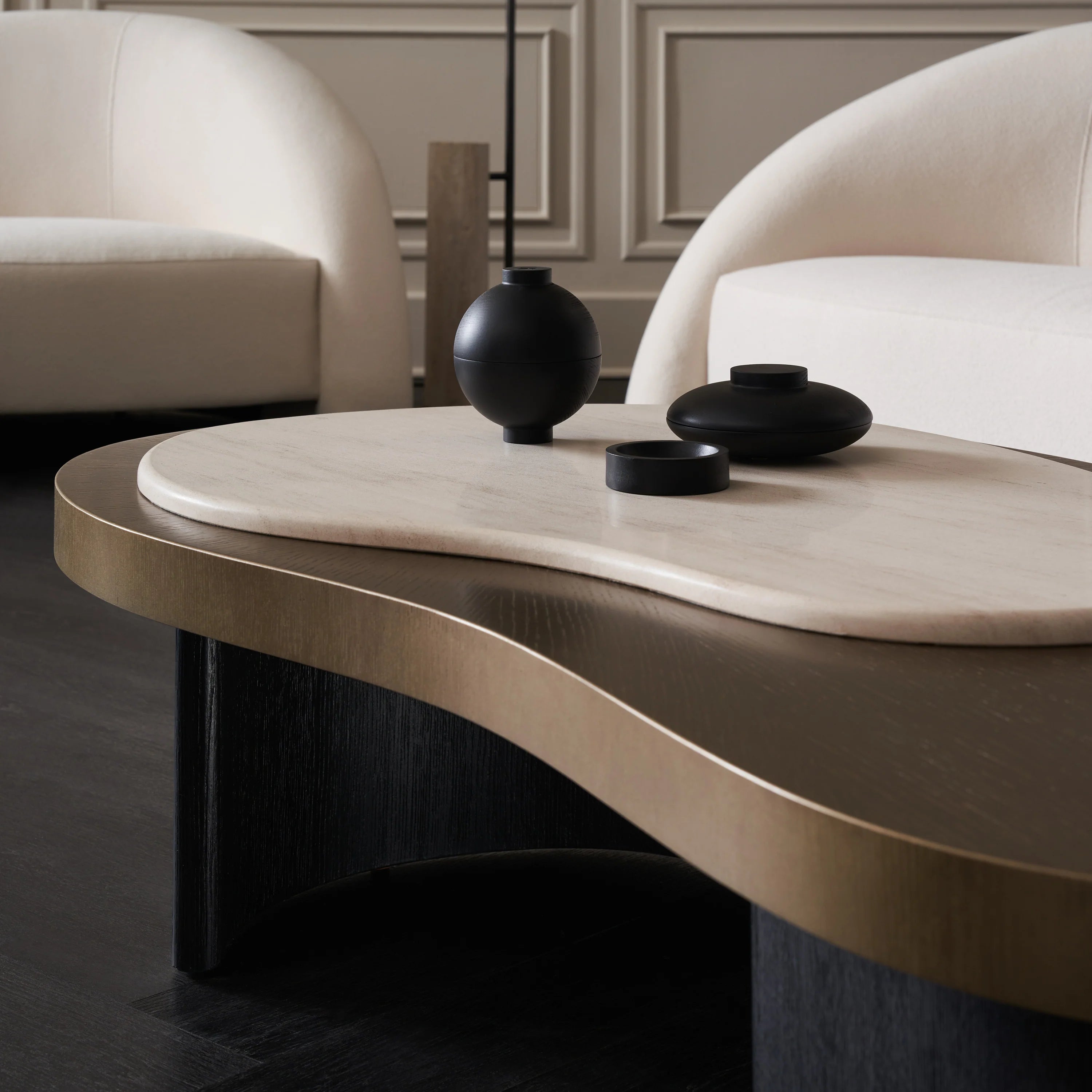 CONTRAST COCKTAIL TABLE