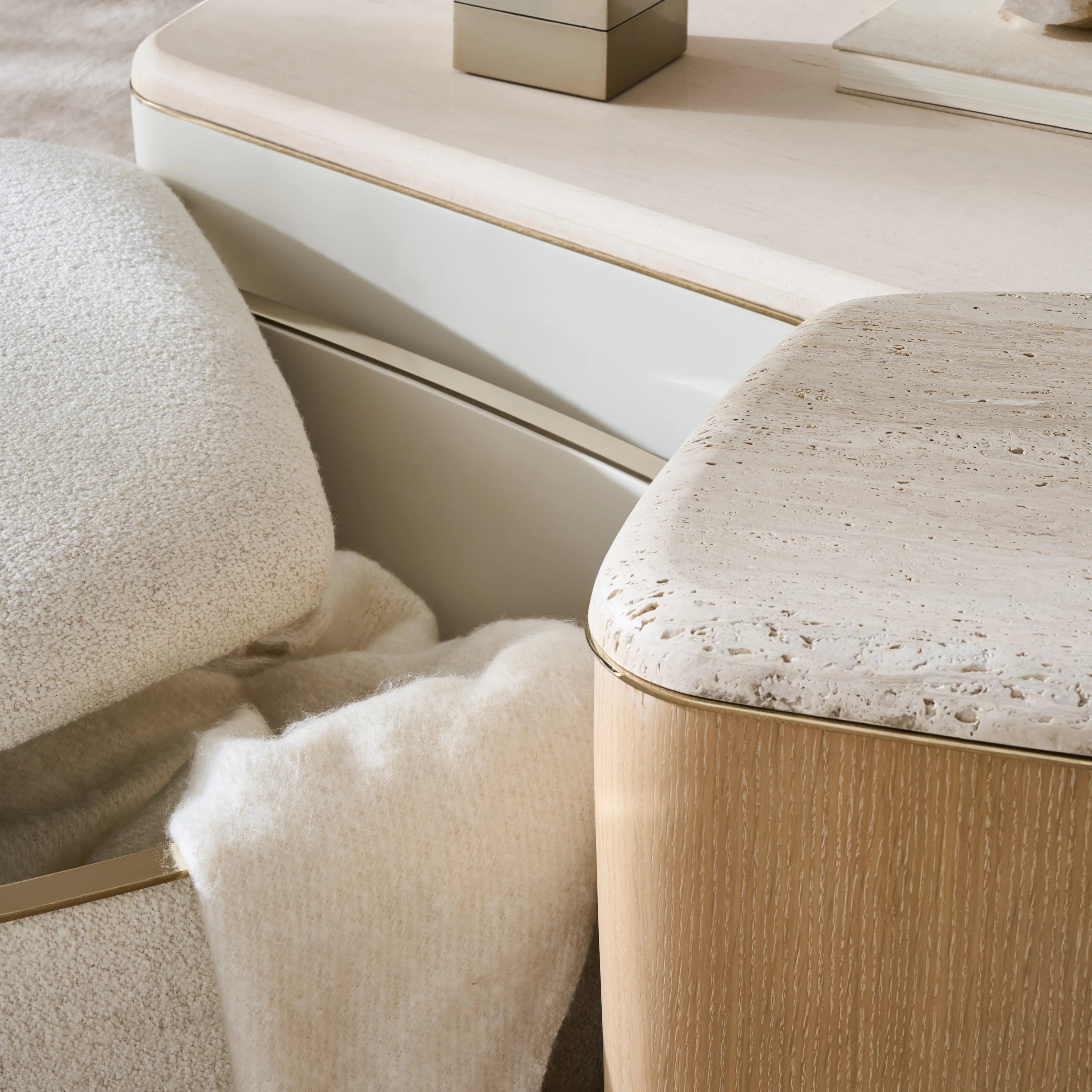 SERIR MEDIUM COCKTAIL TABLE